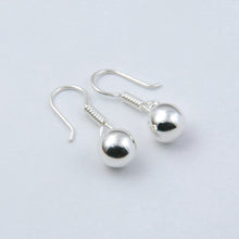 Cargar imagen en el visor de la galería, Aretes Bolita Colgante Plata
