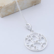 Cargar imagen en el visor de la galería, Dije Círculo con Corazones Plata