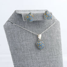 Cargar imagen en el visor de la galería, Juego Nat. Muerta Corazón Flores Azules Plata