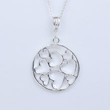Cargar imagen en el visor de la galería, Dije Círculo con Corazones Plata