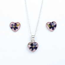 Cargar imagen en el visor de la galería, Juego Nat. Muerta Corazón Flor Morada Plata