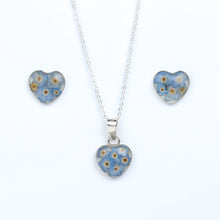 Cargar imagen en el visor de la galería, Juego Nat. Muerta Corazón Flores Azules Plata