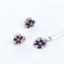 Cargar imagen en el visor de la galería, Juego Nat. Muerta Corazón Flor Morada Plata