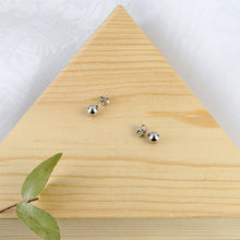 Cargar imagen en el visor de la galería, Arete Bola Mediano