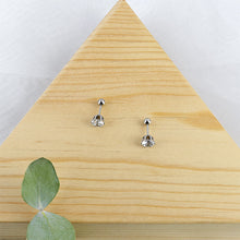 Cargar imagen en el visor de la galería, Arete Cristal Mediano