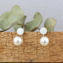 Cargar imagen en el visor de la galería, Arete Perla Plata