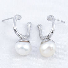 Cargar imagen en el visor de la galería, Arete Perla Herradura