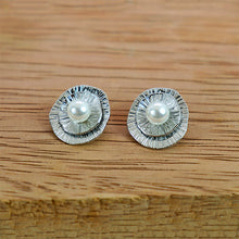 Cargar imagen en el visor de la galería, Aretes Base Redondas Perlas