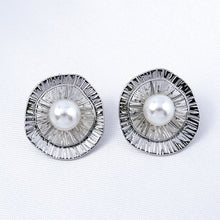 Cargar imagen en el visor de la galería, Aretes Base Redondas Perlas