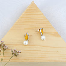 Cargar imagen en el visor de la galería, Arete Corazón Naranja