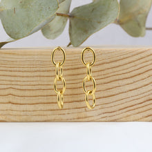 Cargar imagen en el visor de la galería, Arete Eslabón Oval Dorado