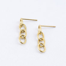Cargar imagen en el visor de la galería, Arete Eslabón Oval Dorado