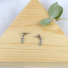 Cargar imagen en el visor de la galería, Arete Eslabón Barbado