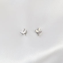 Cargar imagen en el visor de la galería, Arete Hojitas Plata