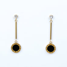 Cargar imagen en el visor de la galería, Arete Largo de Círculo con Números Romanos