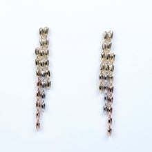 Cargar imagen en el visor de la galería, Arete Tricolor Colgante