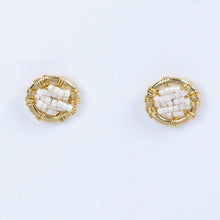 Cargar imagen en el visor de la galería, Aretes Círculo Chico Beige