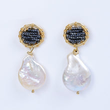 Cargar imagen en el visor de la galería, Aretes Círculo Acerina Perla Grande Colgante