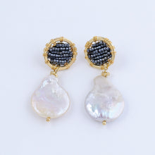 Cargar imagen en el visor de la galería, Aretes Círculo Acerina Perla Grande Colgante