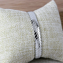 Cargar imagen en el visor de la galería, Brazalete de Hojitas