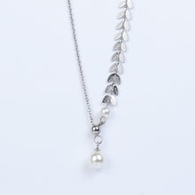 Cargar imagen en el visor de la galería, Collar Hojas con Perla Colgante