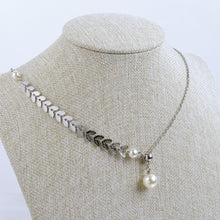 Cargar imagen en el visor de la galería, Collar Hojas con Perla Colgante