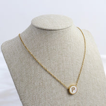 Cargar imagen en el visor de la galería, Collar Letra P