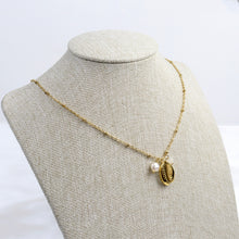 Cargar imagen en el visor de la galería, Collar Concha Cristal Perla