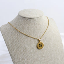 Cargar imagen en el visor de la galería, Collar Letra M y Corazón