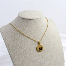 Cargar imagen en el visor de la galería, Collar Letra M y Corazón