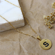 Cargar imagen en el visor de la galería, Collar Letra S y Corazón
