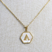 Cargar imagen en el visor de la galería, Collar Hexágono Letra A