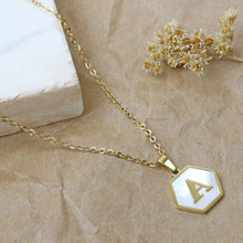Cargar imagen en el visor de la galería, Collar Hexágono Letra A