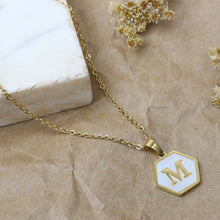 Cargar imagen en el visor de la galería, Collar Hexágono Letra M