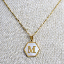 Cargar imagen en el visor de la galería, Collar Hexágono Letra M