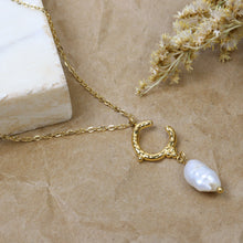 Cargar imagen en el visor de la galería, Collar Luna con Perla