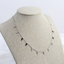 Cargar imagen en el visor de la galería, Collar Triangulos Lisos Plata