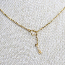Cargar imagen en el visor de la galería, Collar Corazón y Flecha