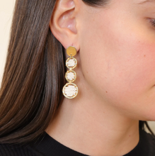 Cargar imagen en el visor de la galería, Aretes 3 Círculos Beige