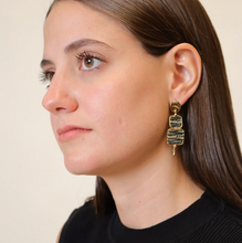 Cargar imagen en el visor de la galería, Aretes 2 Cuadros Acerina Línea Dorada