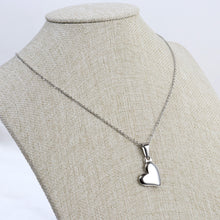 Cargar imagen en el visor de la galería, Dije Corazón Inclinado