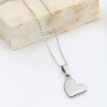 Cargar imagen en el visor de la galería, Dije Corazón Inclinado