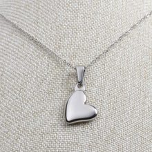 Cargar imagen en el visor de la galería, Dije Corazón Inclinado