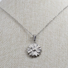 Cargar imagen en el visor de la galería, Dije Girasol Plata
