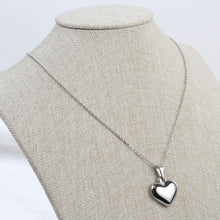 Cargar imagen en el visor de la galería, Dije Corazón Bombacho Plata