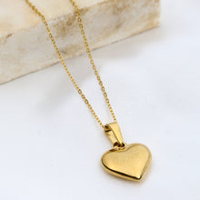 Cargar imagen en el visor de la galería, Dije Corazón Bombacho