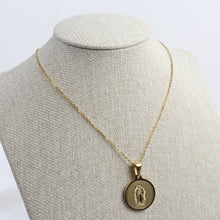 Cargar imagen en el visor de la galería, Dije Virgen Grabada