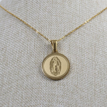 Cargar imagen en el visor de la galería, Dije Virgen Grabada