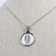 Cargar imagen en el visor de la galería, Dije Virgen Grabada Plata