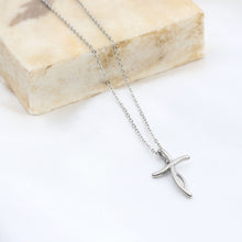 Cargar imagen en el visor de la galería, Dije Cruz Torcida Plata